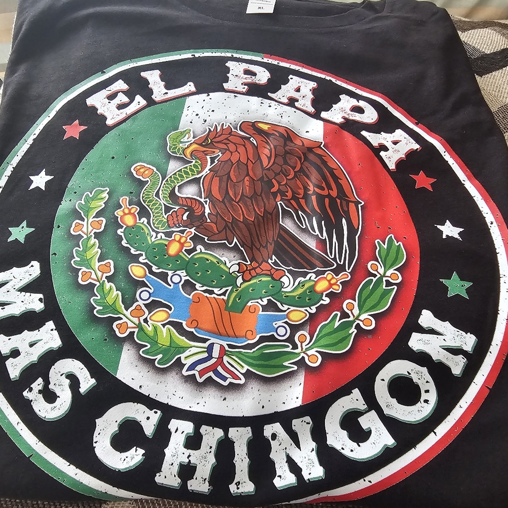 EL PAPA MAS CHINGON T-SHIRT
